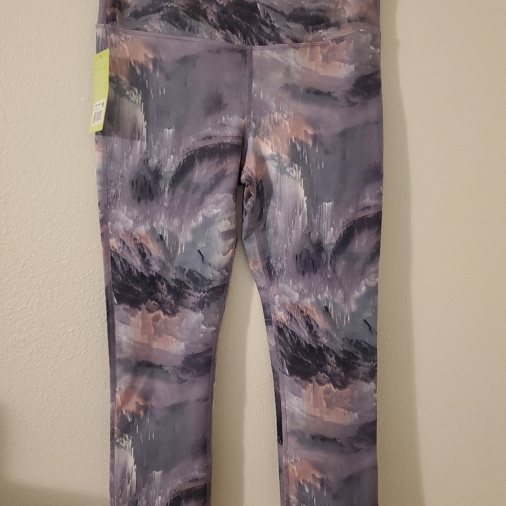 Marika Capri Leggings